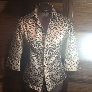 Woman’s blazer/collar shirt